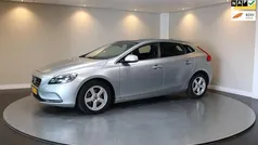Grijs Gebruikt 2015 Volvo V40 Momentum Stationwagen | € 12.940 (Eerlijke prijs)