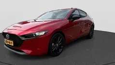 Rood Nieuw 2025 Mazda 3 Homura-Line Hatchback | € 34.540 (Eerlijke prijs)