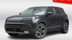 Zwart Nieuw 2024 Jeep Avenger EV Summit SUV | € 33.888 (Goede deal)
