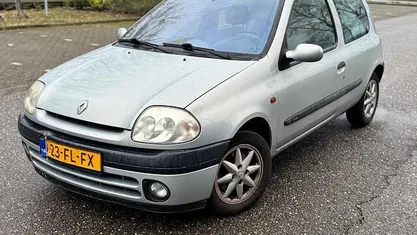 Occasion Renault Clio II 90 PK (66 kW) 2000 Grijs (metallic) Hatchback