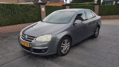 Grijs Gebruikt 2006 VW Jetta Sportline Sedan | € 1.495 (Super prijs)
