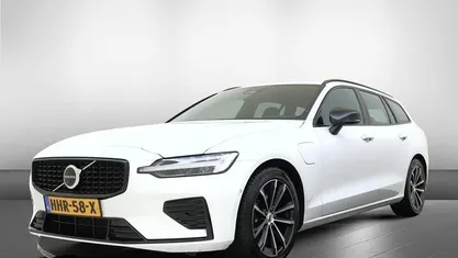 Wit Gebruikt 2025 Volvo V60 Plus Stationwagen | € 43.950 (Eerlijke prijs)