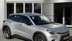 Zilver Occasion 2025 Lexus LBX SUV | € 33.400 (Goede deal)