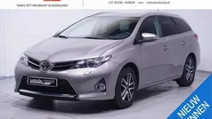 Grijs, metallic lak Gebruikt 2015 Toyota Auris Edition Stationwagen | € 14.400 (Super prijs)