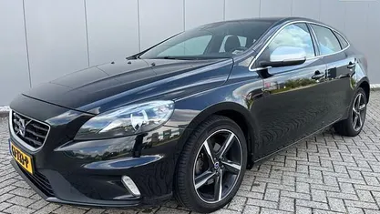 Zwart Gebruikt 2015 Volvo V40 R-Design Hatchback | € 6.900 (Eerlijke prijs)