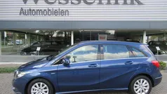 Blauw, metallic lak Gebruikt 2012 Mercedes B180 MPV | € 13.450 (Eerlijke prijs)