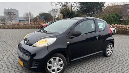 Zwart Gebruikt 2011 Peugeot 107 Hatchback | € 3.250 (Eerlijke prijs)