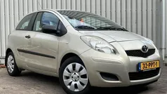 Beige, metallic lak Gebruikt 2011 Toyota Yaris Comfort Hatchback | € 3.950 (Eerlijke prijs)