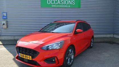 Rood Occasion 2021 Ford Focus ST-Line Stationwagen | € 21.900 (Eerlijke prijs)