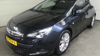 Zwart Gebruikt 2012 Opel Astra GTC Sport Hatchback | € 6.945 (Eerlijke prijs)
