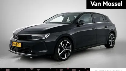 Zwart Occasion 2023 Opel Astra Elegance Hatchback | € 21.740 (Goede deal)