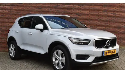 Grijs Occasion 2020 Volvo XC40 Momentum SUV | € 27.900 (Eerlijke prijs)
