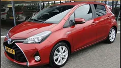 Rood Gebruikt 2015 Toyota Yaris Hybrid Hatchback | € 13.495 (Eerlijke prijs)