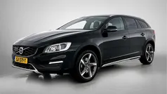 Donker zwart metallic Gebruikt 2016 Volvo V60 CC Summum Stationwagen | € 14.940 (Super prijs)