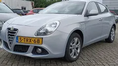 Wit Gebruikt 2014 Alfa Romeo Giulietta Hatchback | € 11.450 (Eerlijke prijs)