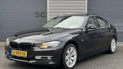 Zwart Gebruikt 2012 BMW 320 Executive Sedan | € 6.450 (Eerlijke prijs)