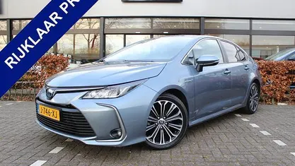 Grijs Gebruikt 2020 Toyota Corolla Sedan | € 22.950 (Eerlijke prijs)