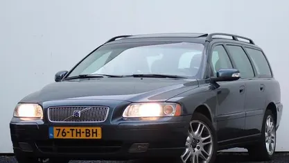 Blauw Gebruikt 2006 Volvo V70 Momentum Stationwagen | € 5.900 (Eerlijke prijs)