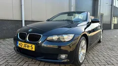 Zwart, metallic lak Gebruikt 2009 BMW 320 Cabriolet Cabriolet | € 9.900 (Eerlijke prijs)