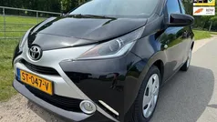 Zwart, metallic lak Gebruikt 2018 Toyota Aygo Hatchback | € 8.950 (Eerlijke prijs)