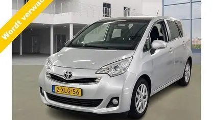 Grijs (metallic) Gebruikt 2014 Toyota Verso-S Trend MPV | € 13.399 (Eerlijke prijs)