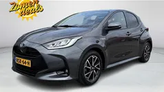 Grijs Gebruikt 2021 Toyota Yaris Hybrid Hatchback | € 19.995 (Eerlijke prijs)