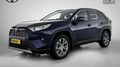 Blauw Gebruikt 2022 Toyota RAV4 Hybrid Style SUV | € 41.900 (Eerlijke prijs)