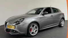 Grijs Gebruikt 2017 Alfa Romeo Giulietta Super Hatchback | € 15.790 (Eerlijke prijs)