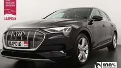 Zwart, metallic lak Gebruikt 2019 Audi e-tron Design SUV | € 21.899 (Eerlijke prijs)