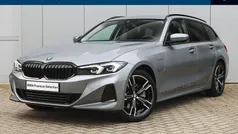 Skyscraper grey Gebruikt 2024 BMW 320e Shadowline Stationwagen | € 41.950 (Goede deal)