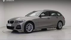 Grijs Gebruikt 2021 BMW 330e M Sport Stationwagen | € 37.895 (Eerlijke prijs)