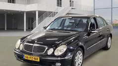 Zwart, metallic lak Gebruikt 2005 Mercedes E200 Avantgarde Sedan | € 4.450 (Eerlijke prijs)