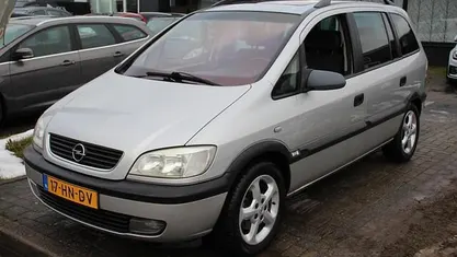 Grijs Gebruikt 2002 Opel Zafira Elegance MPV | € 1.750 (Eerlijke prijs)