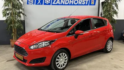 Rood Occasion 2015 Ford Fiesta Style Hatchback | € 5.995 (Eerlijke prijs)