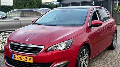 Rood Gebruikt 2017 Peugeot 308 Hatchback | € 6.950 (Goede deal)