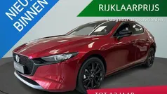 Rood Nieuw 2025 Mazda 3 Homura-Line Hatchback | € 34.540 (Eerlijke prijs)