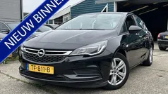 Zwart Gebruikt 2018 Opel Astra Edition Hatchback | € 7.849 (Eerlijke prijs)