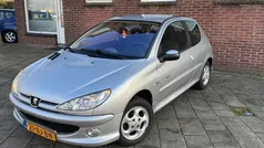 Grijs Gebruikt 2003 Peugeot 206 Quiksilver Hatchback | € 999 (Eerlijke prijs)