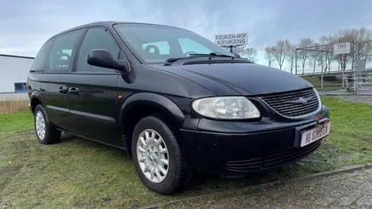 Zwart Gebruikt 2004 Chrysler Voyager MPV | € 2.299 (Eerlijke prijs)