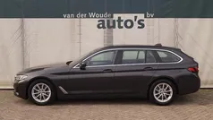 Grijs Gebruikt 2020 BMW 520 Executive Stationwagen | € 26.900 (Eerlijke prijs)