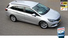 Grijs Gebruikt 2020 Opel Astra Edition Stationwagen | € 11.899 (Eerlijke prijs)