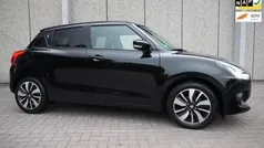 Zwart Gebruikt 2020 Suzuki Swift Style Hatchback | € 13.495 (Eerlijke prijs)