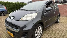 Grijs Gebruikt 2010 Peugeot 107 Urban Move Hatchback | € 2.999 (Eerlijke prijs)