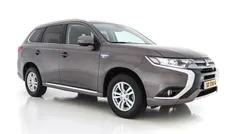 Granite brown (bruin metallic) Gebruikt 2018 Mitsubishi Outlander P-HEV Stationwagen | € 17.445 (Eerlijke prijs)