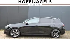Zwart Gebruikt 2023 Opel Astra Edition Hatchback | € 26.950 (Eerlijke prijs)