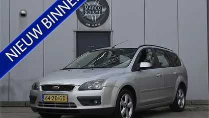Grijs (metallic) Occasion 2008 Ford Focus Ambiente Stationwagen | € 1.950 (Eerlijke prijs)