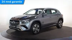 Grijs, metallic lak Gebruikt 2024 Mercedes GLA250 Luxury SUV | € 43.850 (Goede deal)