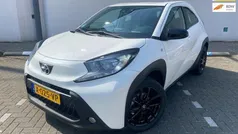 Gebruikt 2022 Toyota Aygo Play Hatchback | € 16.100 (Eerlijke prijs)