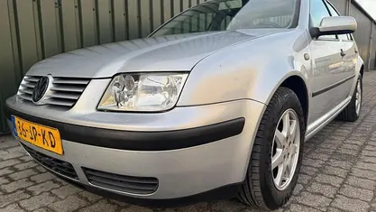 Occasion VW Bora Sportline 116 PK (85 kW) 2002 Grijs Sedan