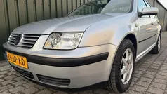 Grijs Gebruikt 2002 VW Bora Sportline Sedan | € 2.399 (Eerlijke prijs)